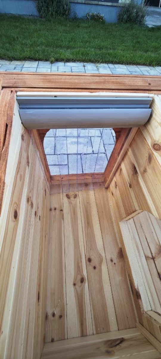 Extra hőfüggöny a kutyaház bejáratára – ThermoShield™